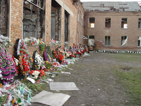 Школа №1 в Беслане после теракта. Фото: bbratstvo.ru (c)