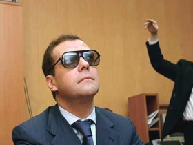 Президент Дмитрий медведев. Фото с сайта perly.ru