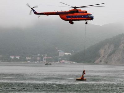 Пожар на рыболовецком траулере "Мыс Елизаветы" в Хабаровске. Фото: ria.ru