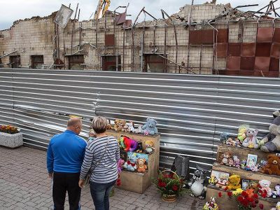 Завершающий этап сноса основного здания ТРЦ "Зимняя вишня". Фото: Сергей Гавриленко / Коммерсант