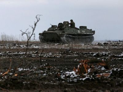 Танк с российской эмблемой "Z" на окраине Волновахи. Фото: Alexander Ermochenko / Reuters / Scanpix / LETA